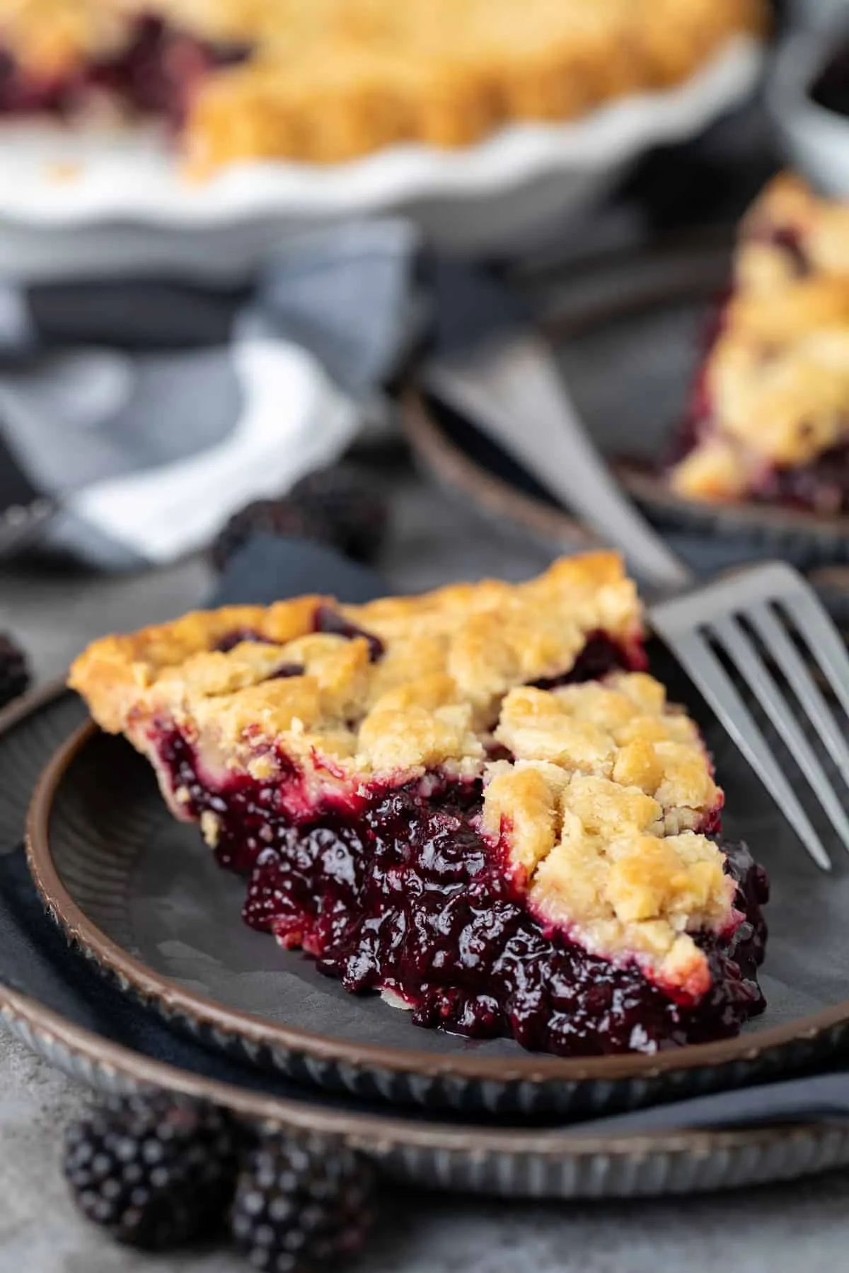 Blackberry Cream Crumb Pie