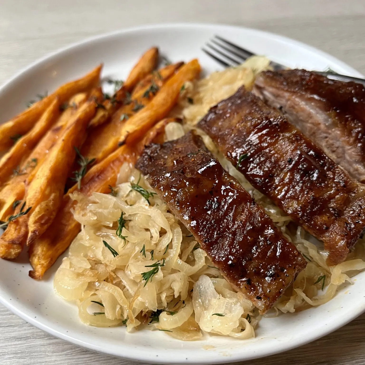 Boar Spareribs with Sauerkraut