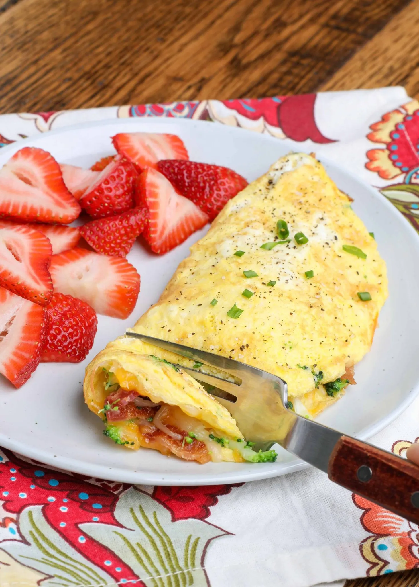 Broccoli Cheese Pepper Omelette