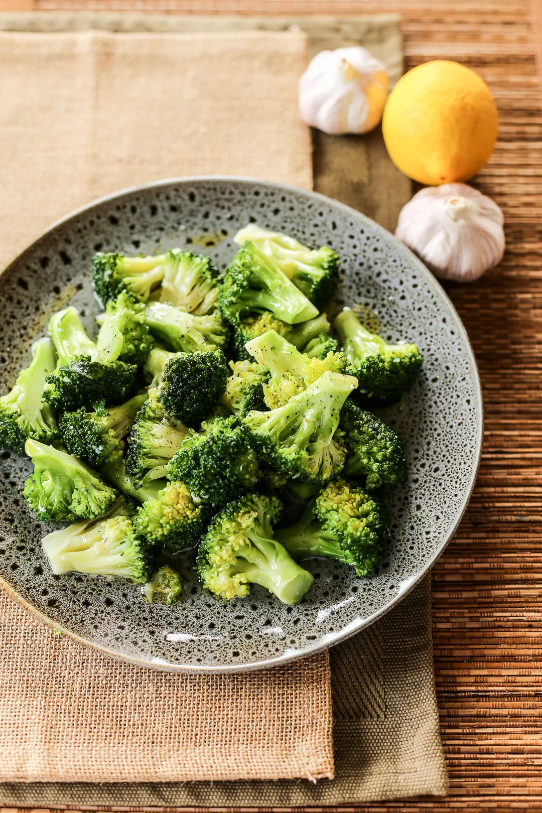 Broccoli with Black Olives, Garlic, and Lemon