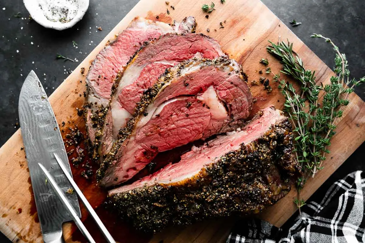 Burgundy Thyme Gravy for Herb and Garlic Crusted Prime Rib Roast