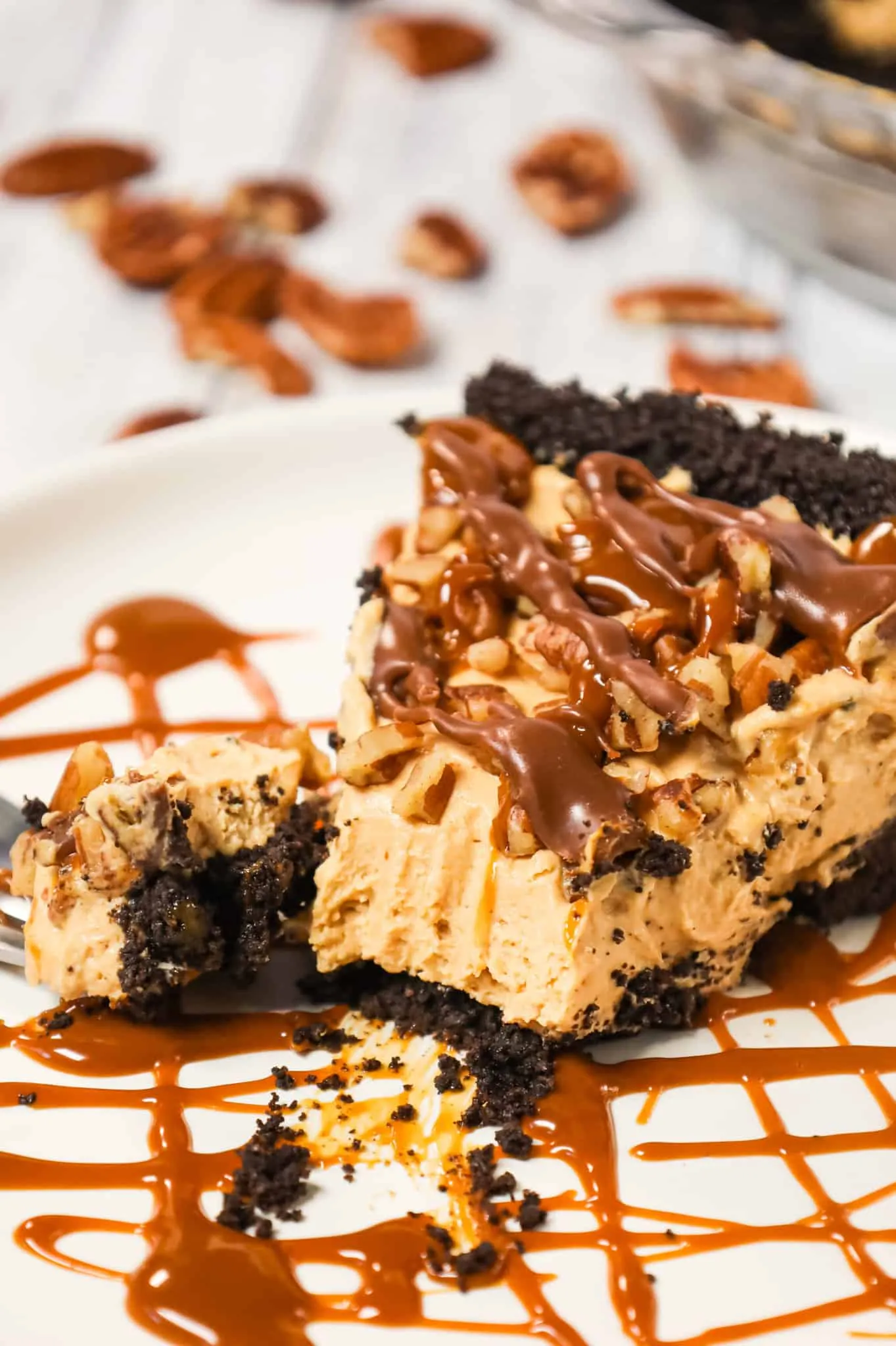 Caramel Turtle Brownie Pie