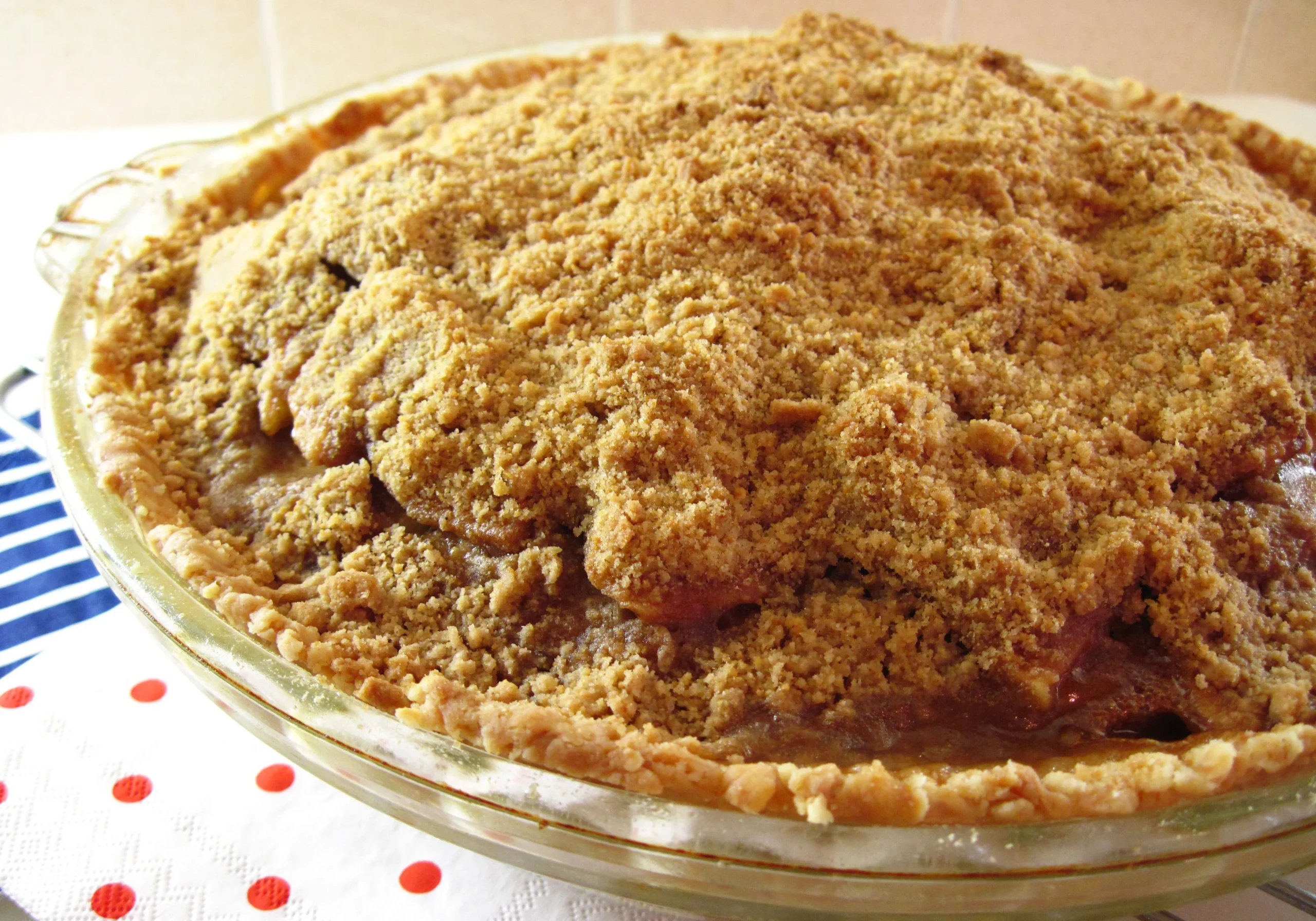Cinnamon Crumble Apple Pie