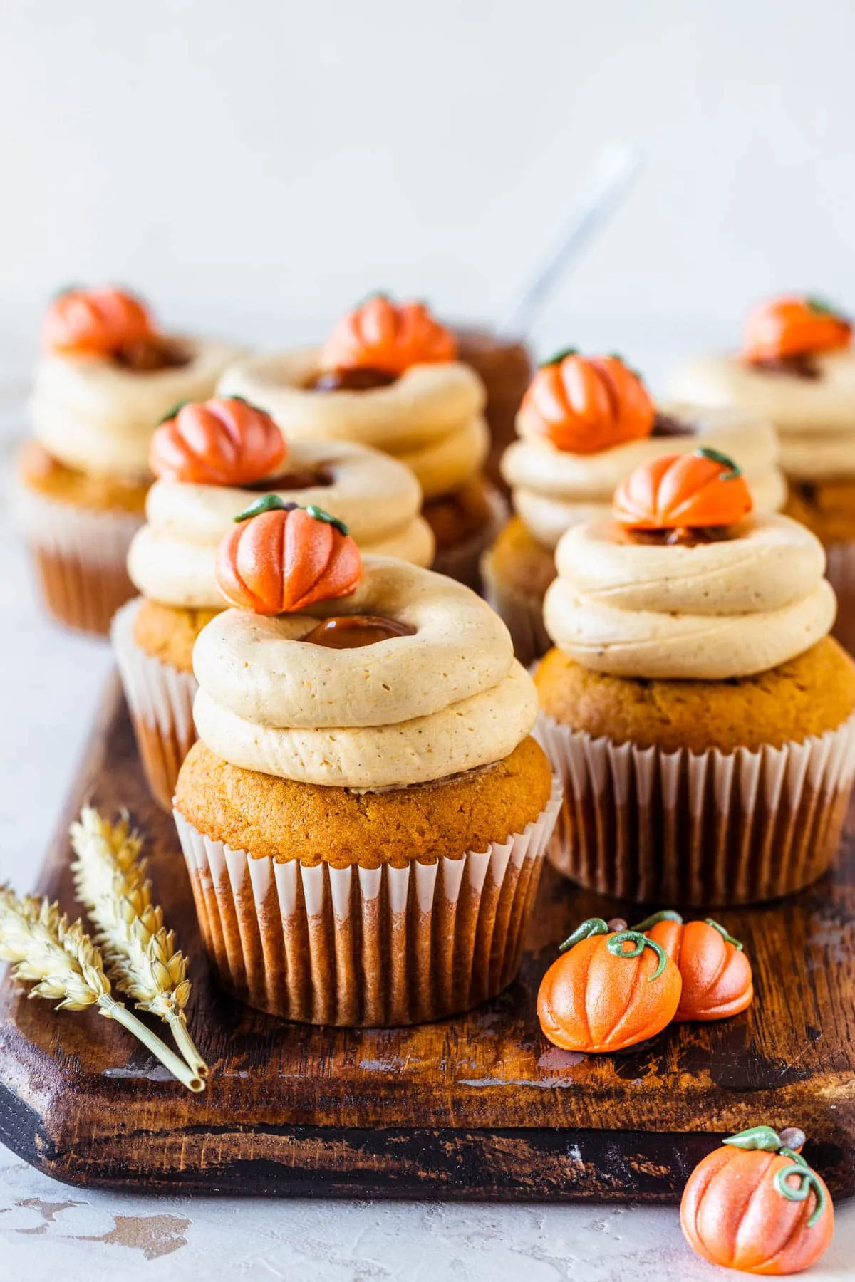 Dulce de Leche Pumpkin Cupcakes