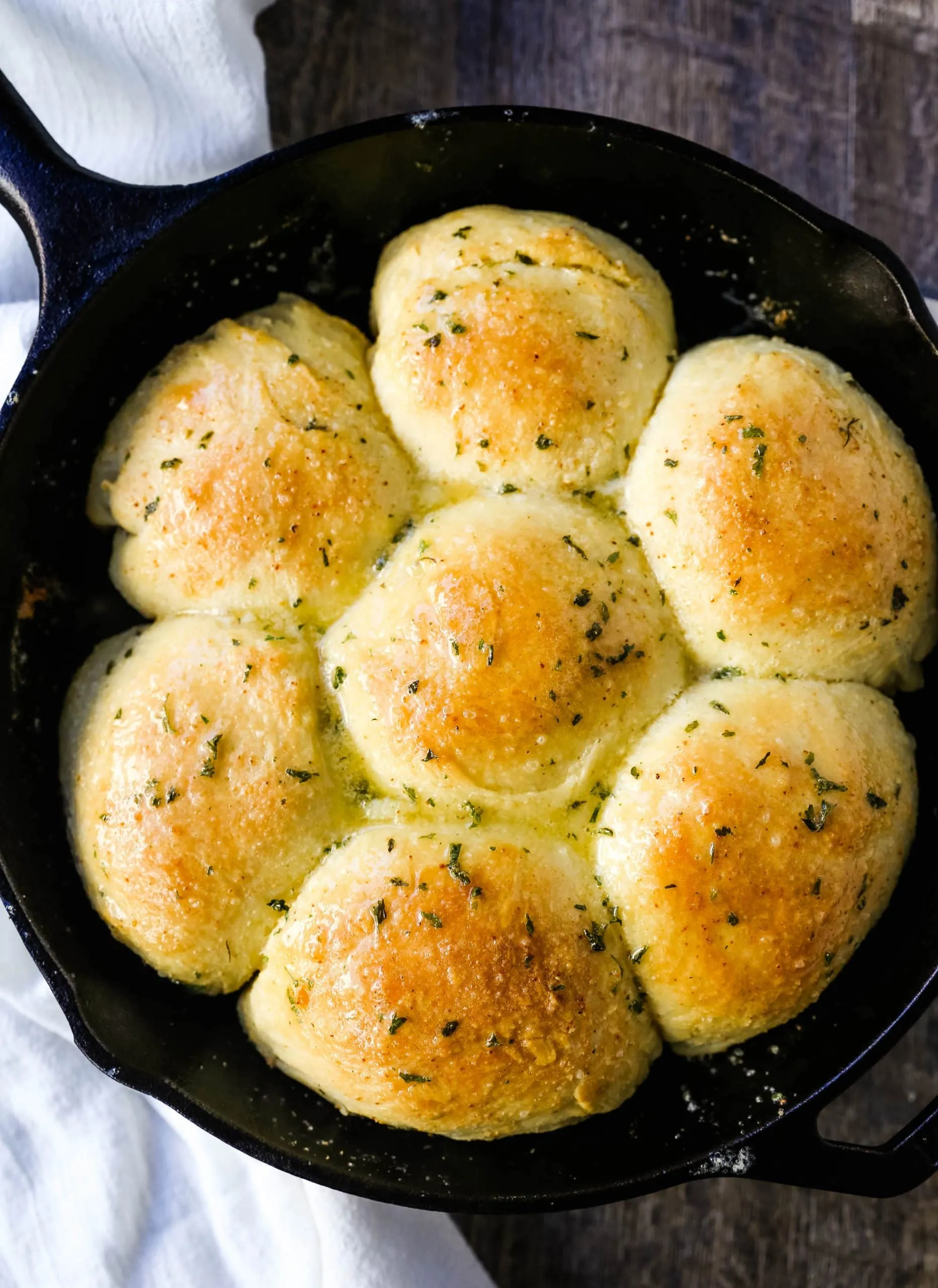 Easy Homemade Garlic Butter Dinner Rolls