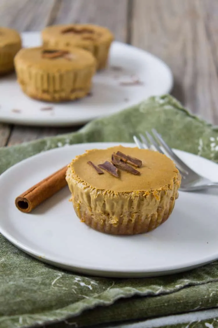 Mini No Bake Gingerbread Cheesecakes