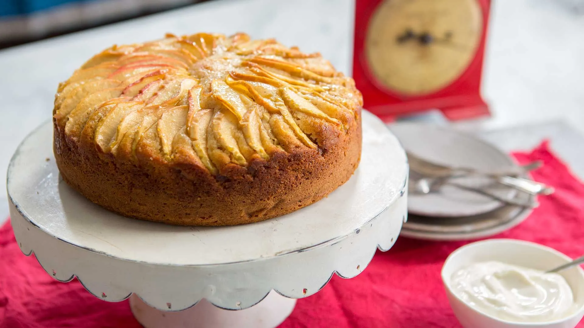 Old Fashioned Warm Apple Cake
