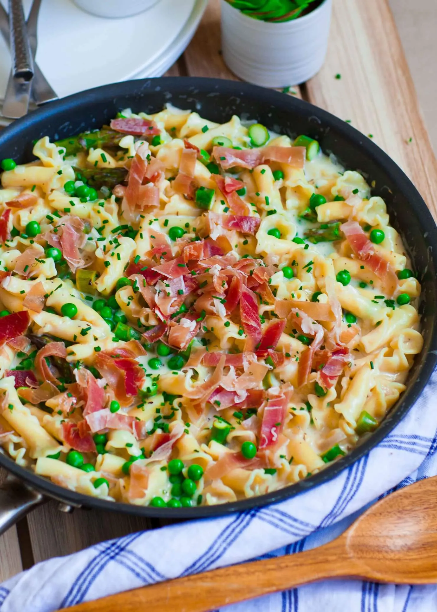 Pasta with Prosciutto, Peppers, and Herbs