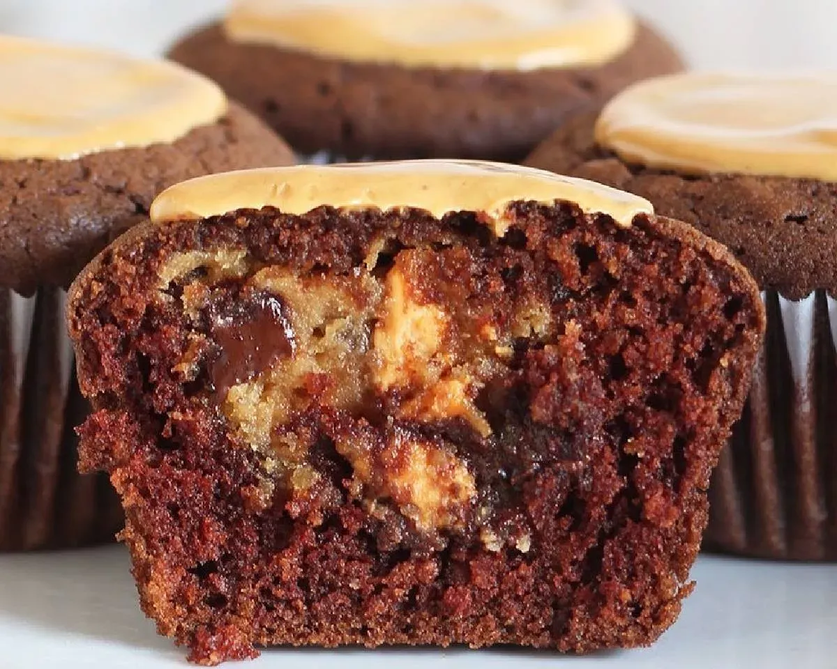 Peanut Butter Chocolate Buckeye Cupcakes