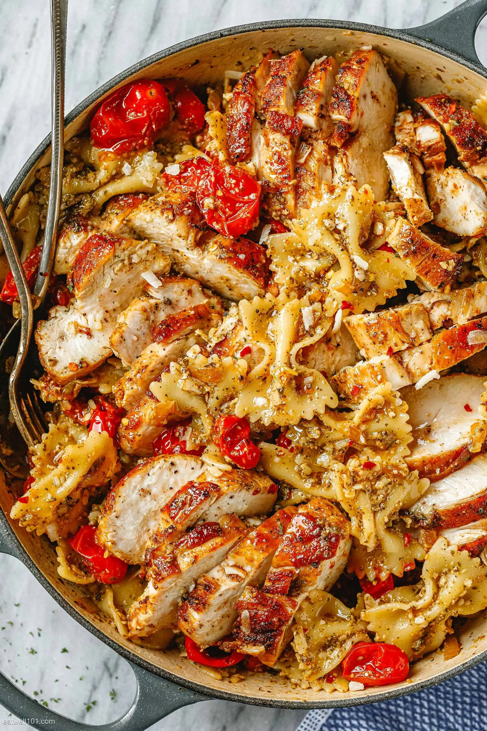 Red Pepper Tomato Pasta Pesto Chicken