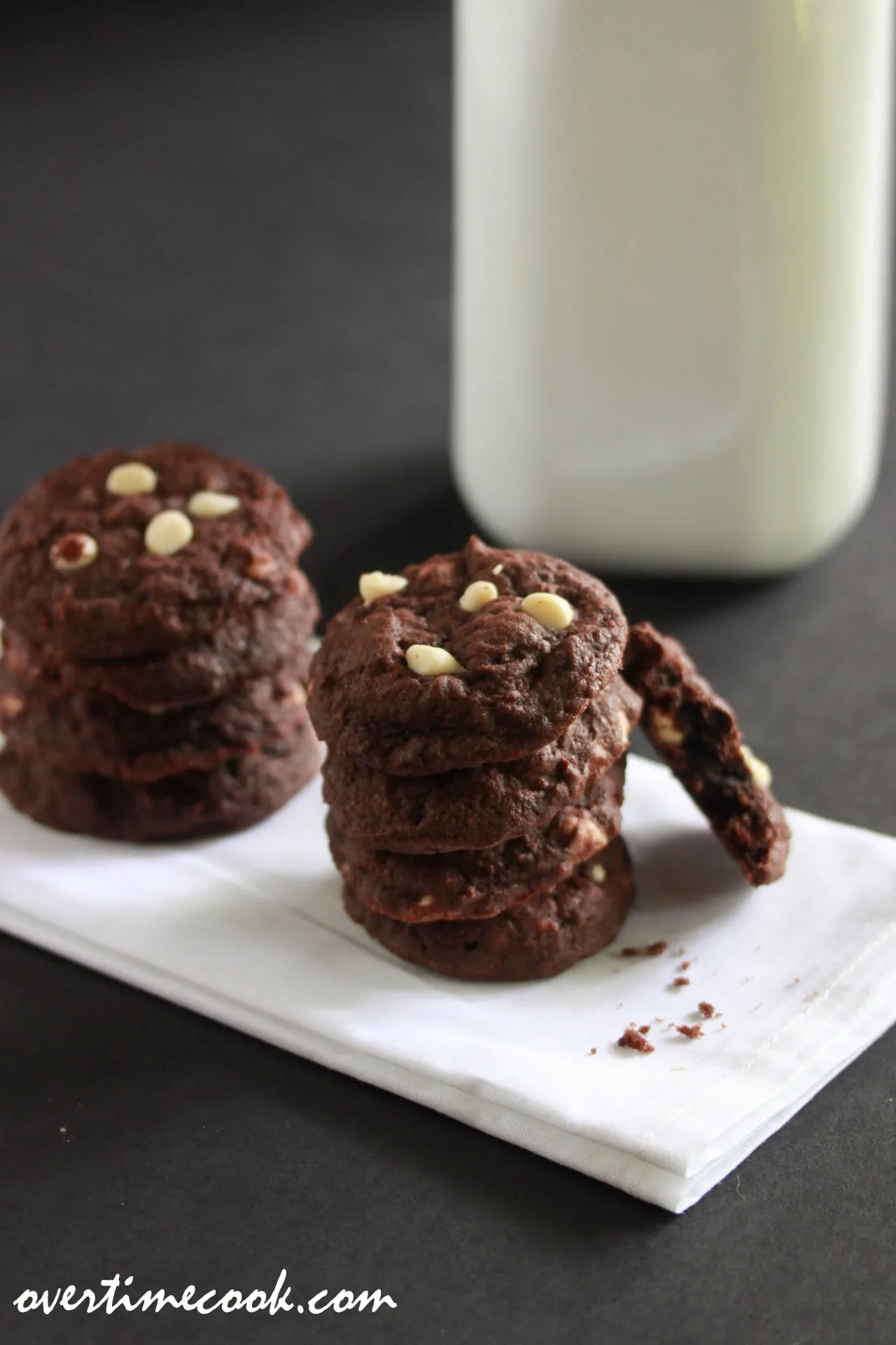 Reverse Chocolate Chip Cookie