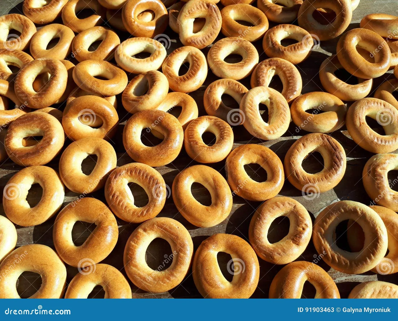 Round Crunchy Bagels Iraqi