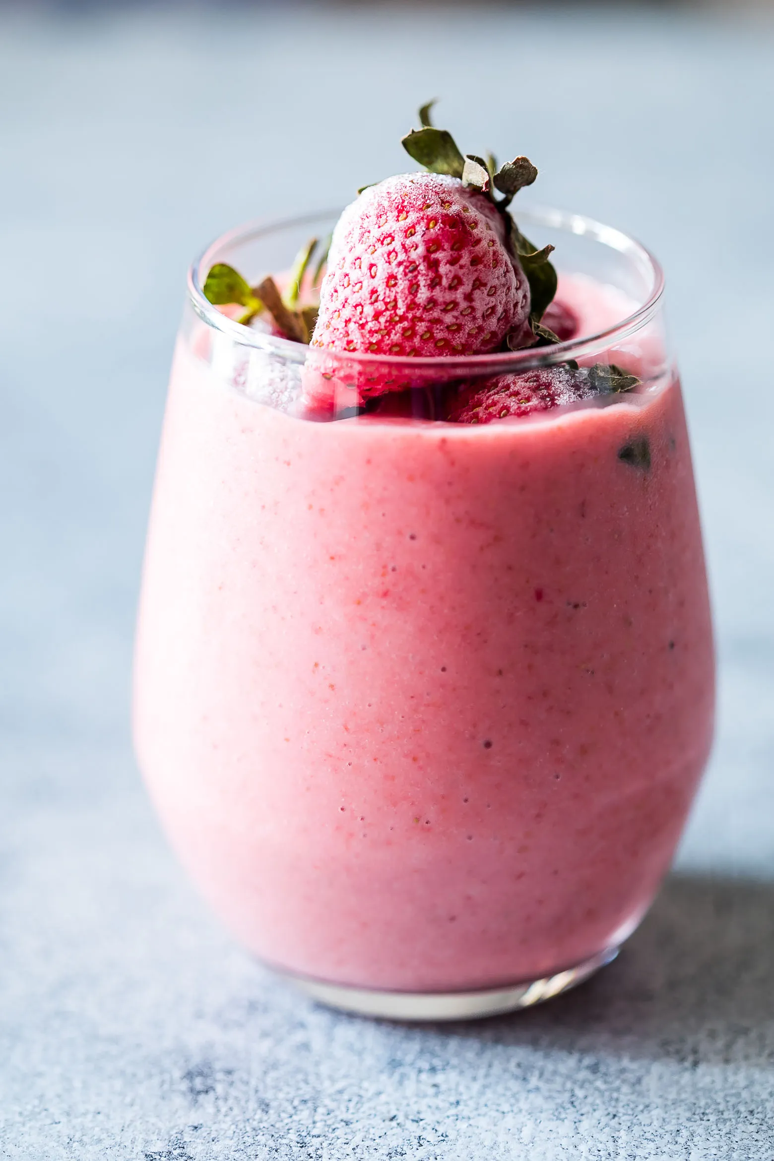 Simple Strawberry Smoothie with Yogurt