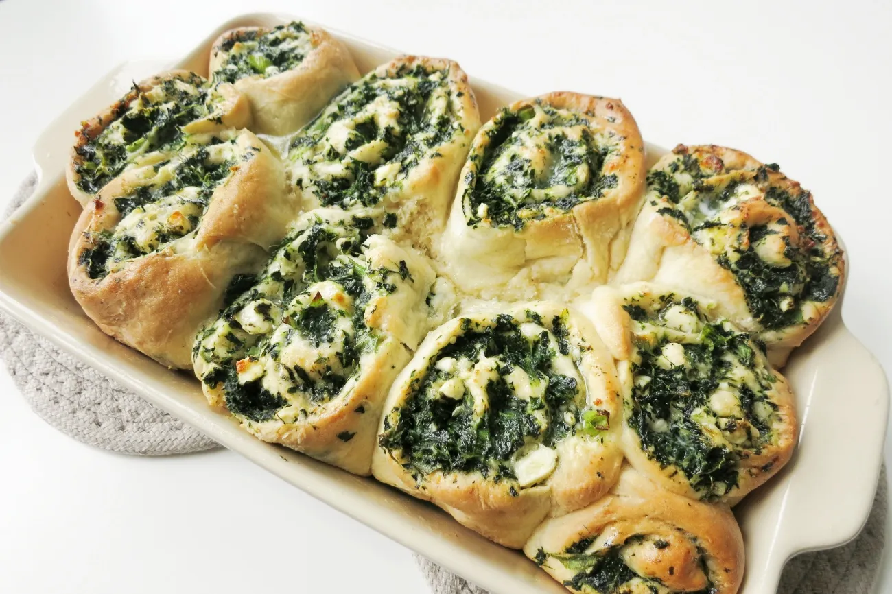 Spinach Feta Pull Apart Bread Rolls