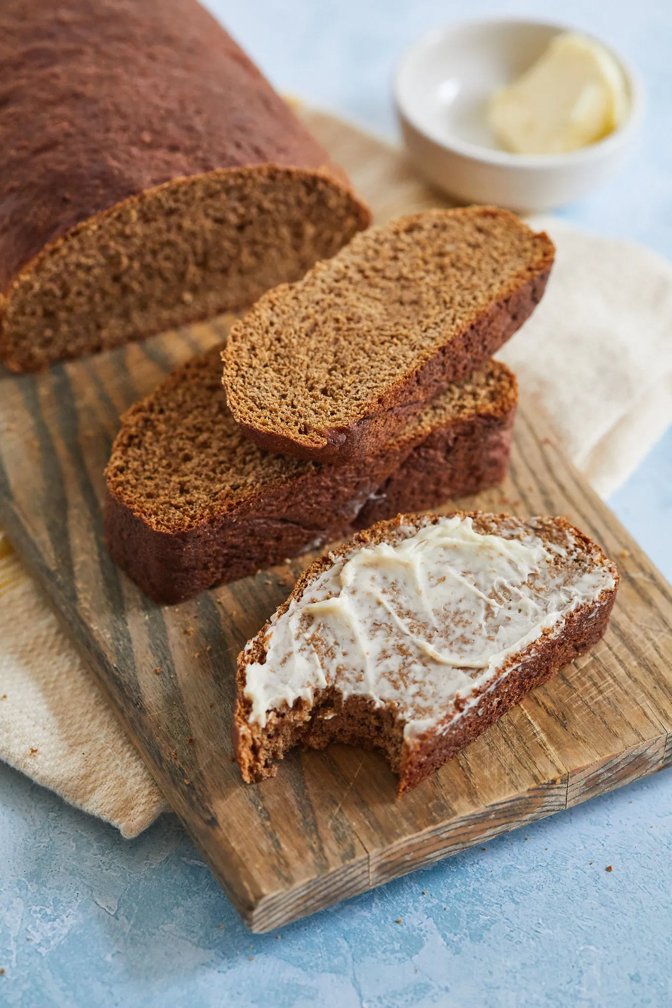 Steakhouse Style Pumpernickel Bread