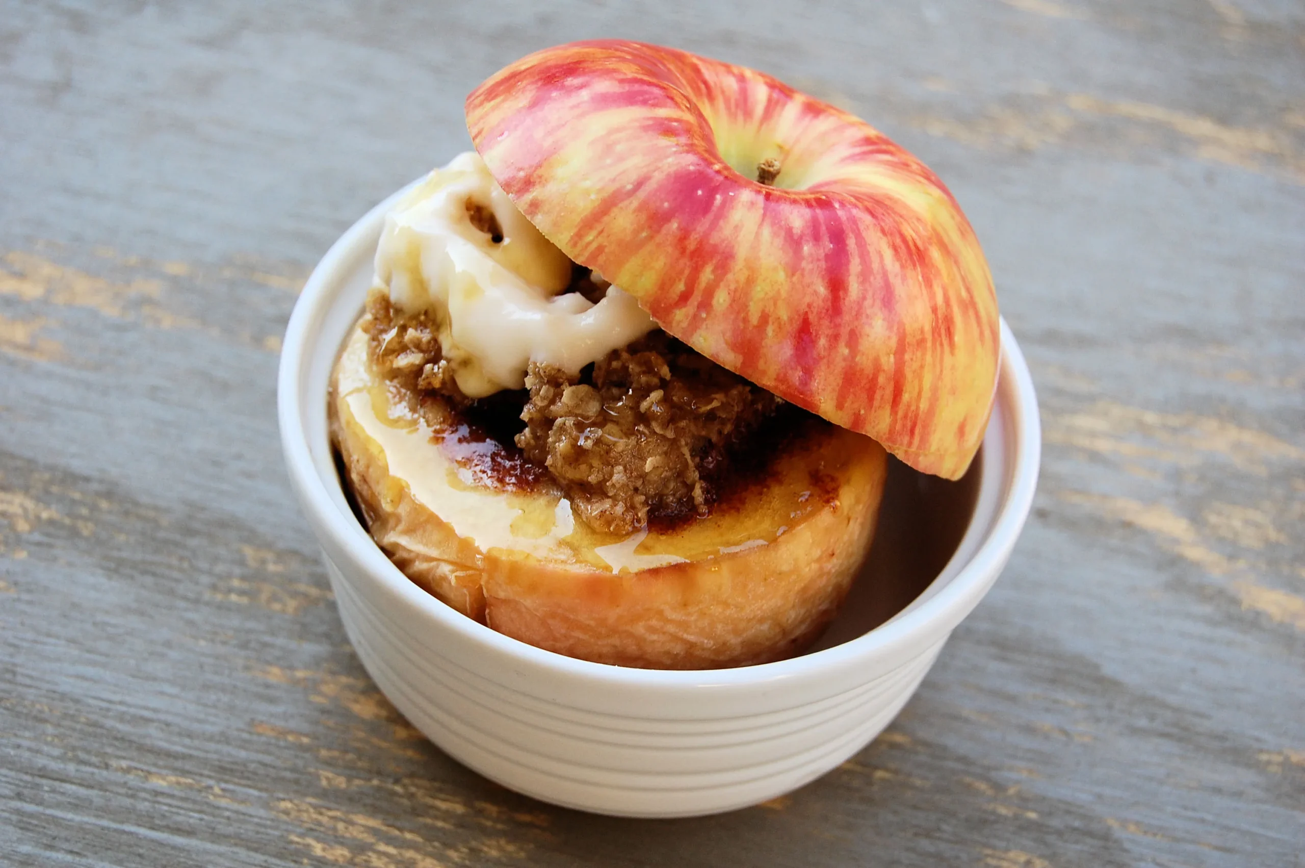 Stuffed Baked Apples with Oatmeal and Cinnamon