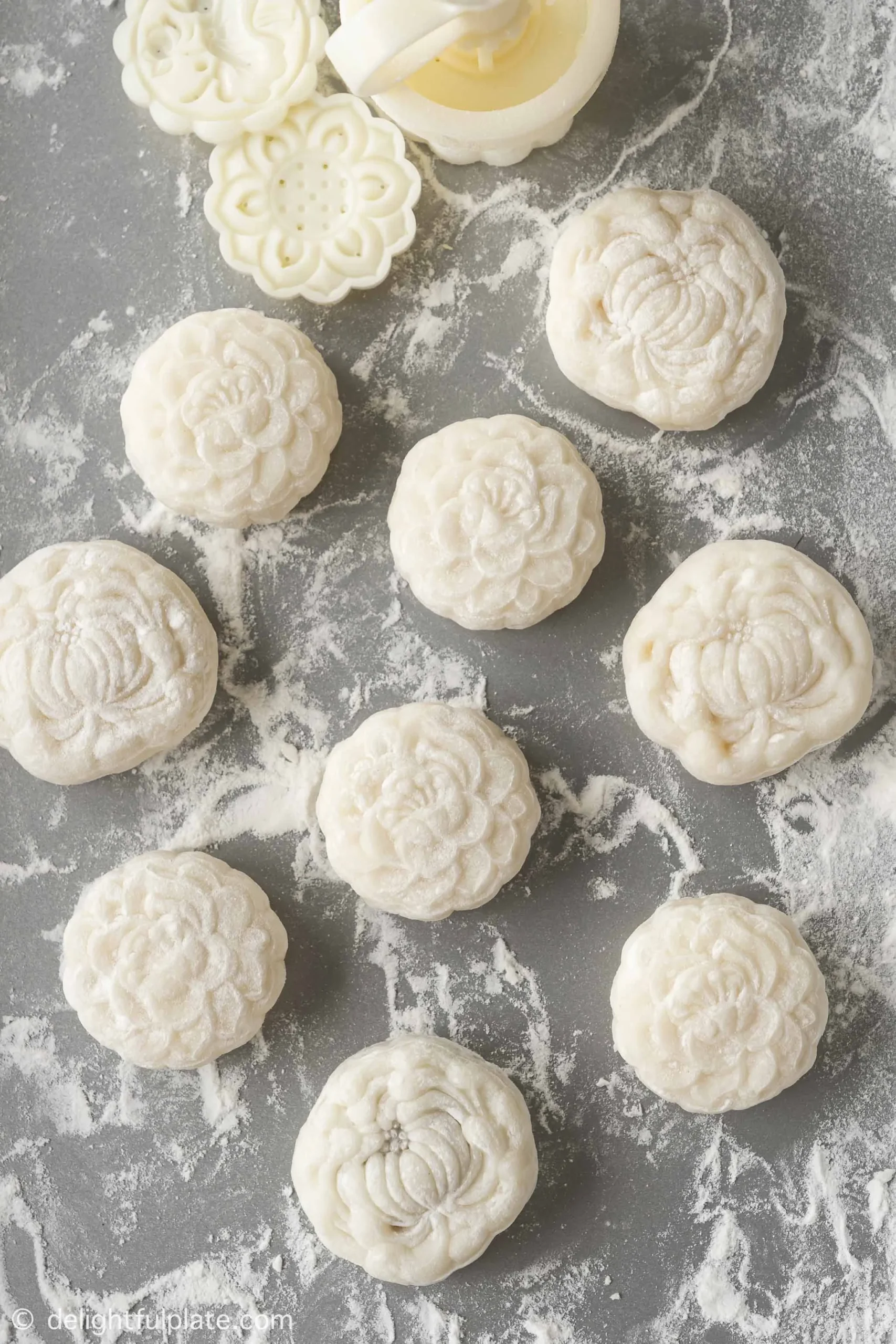Vietnamese Snow Skin Mooncakes (Banh Deo)