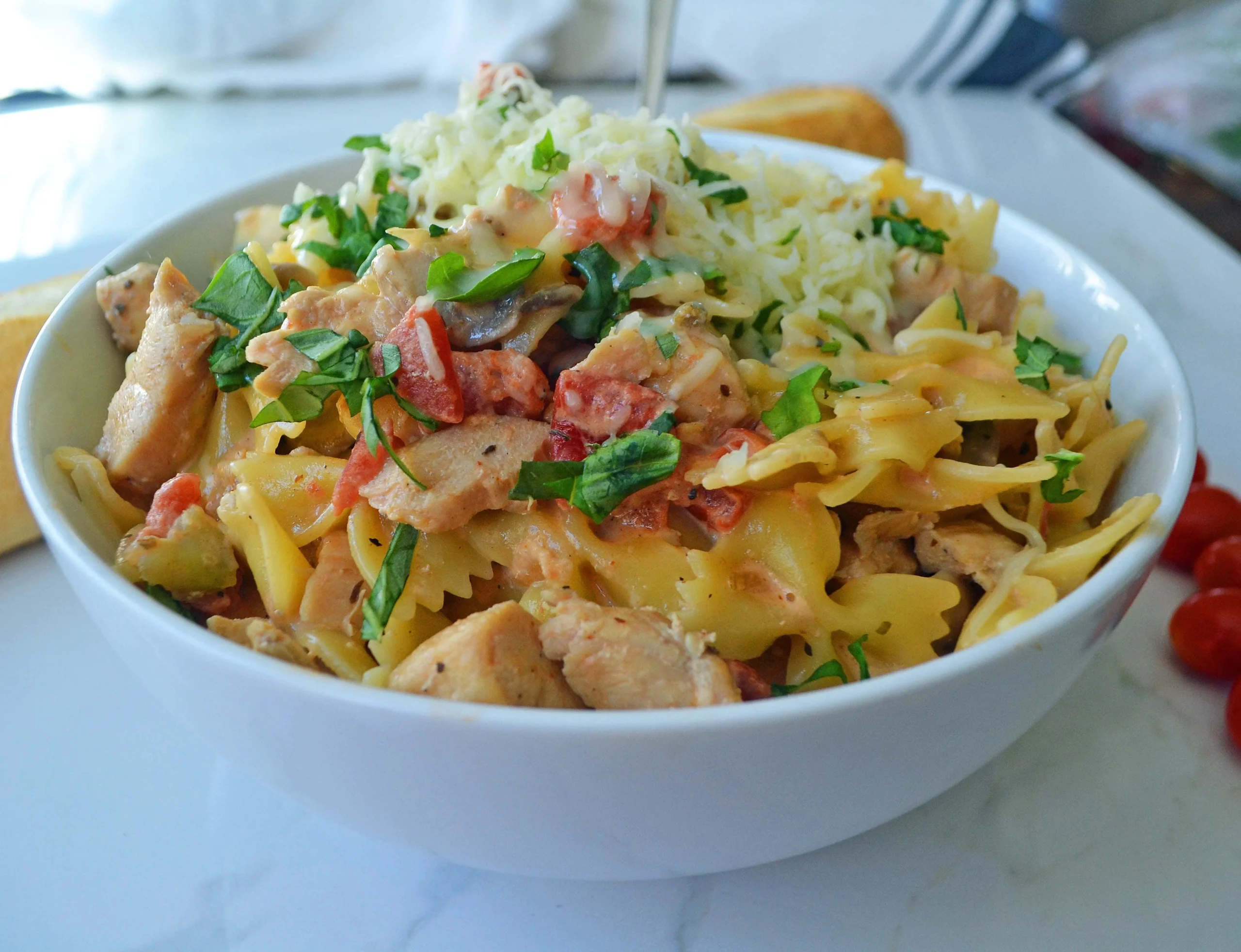 World Cafe Spicy Bow Tie Chicken Pasta
