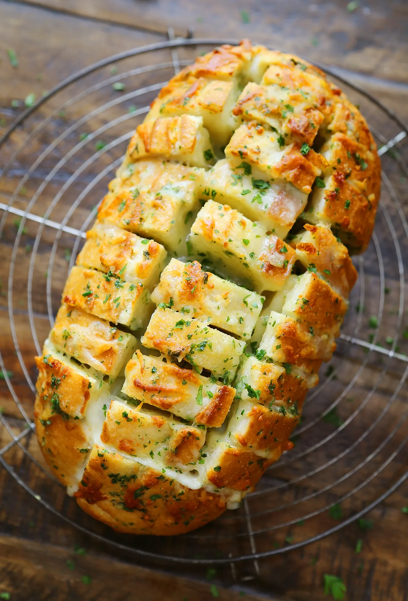 garlic herb and cheese pull apart bread
