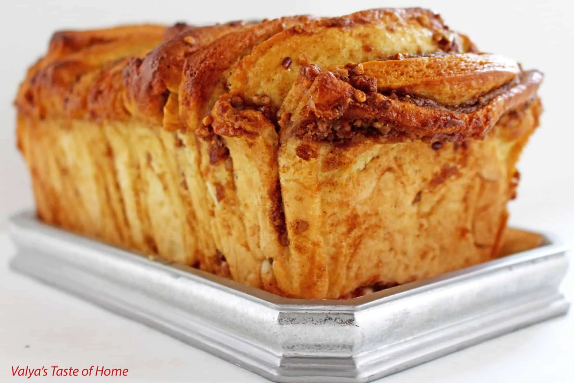 pumpkin pull apart bread with pecans and caramel